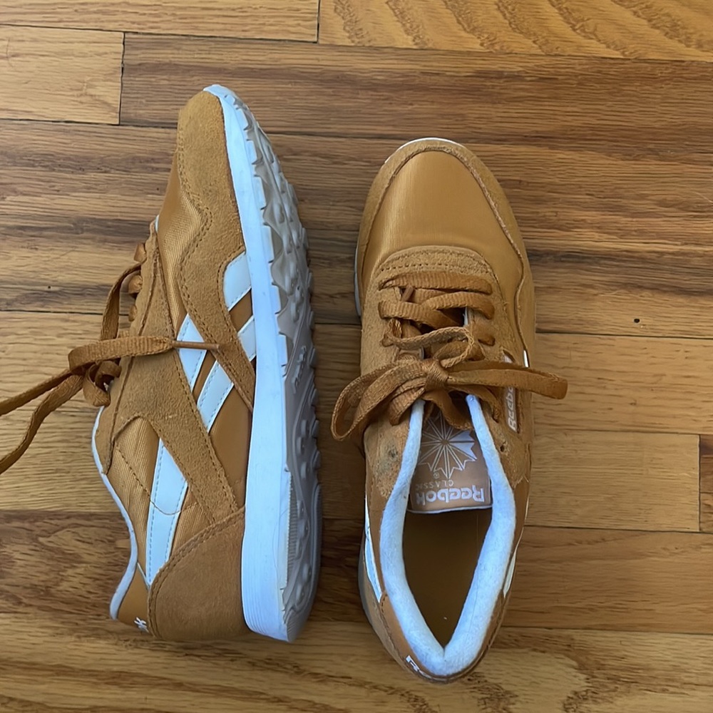 Reebok Classics - Picture 2 of 4